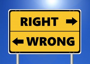 a yellow sign with the word right and an arrow pointing right on top of the word wrong with an arrow pointing left.