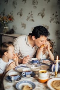 dad and kids eating