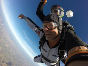 2 people skydiving